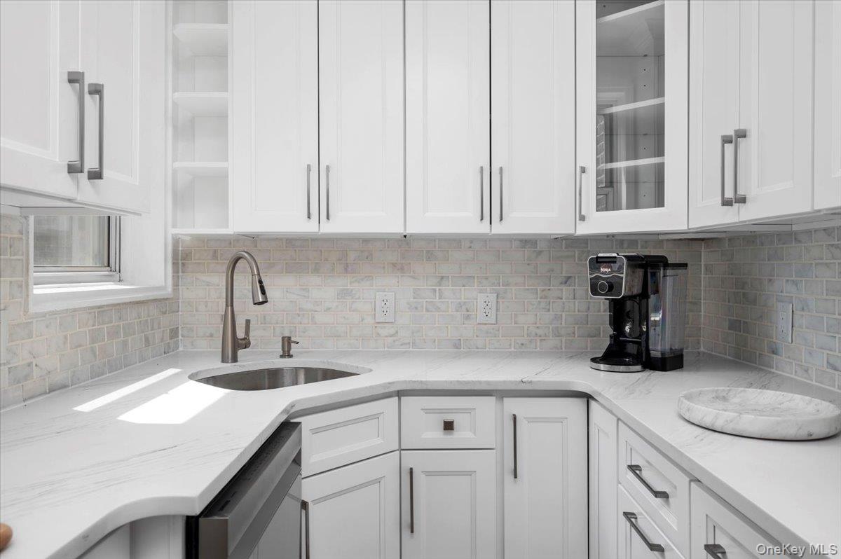 1111 Midland Avenue, Unit 6G photo 2