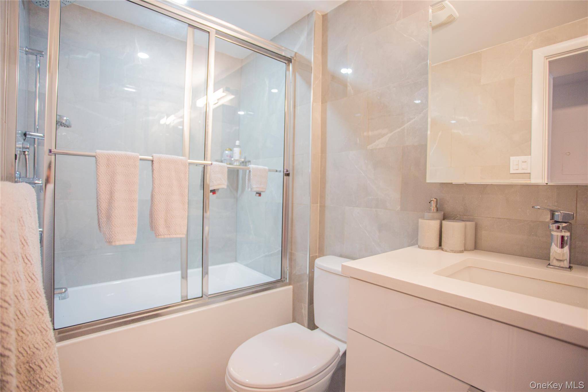 230 W Broadway, Unit 610 photo 16