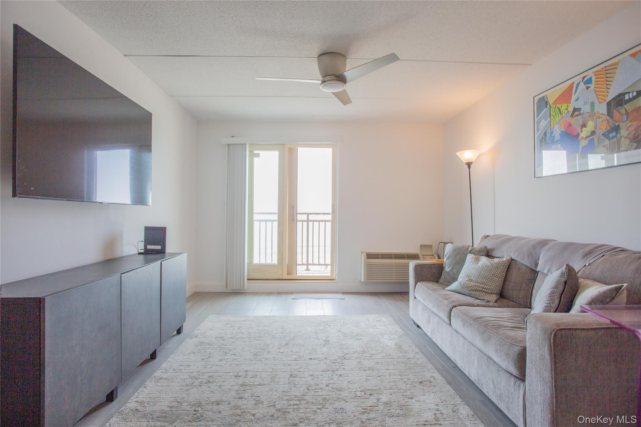 230 W Broadway, Unit 610 photo 6