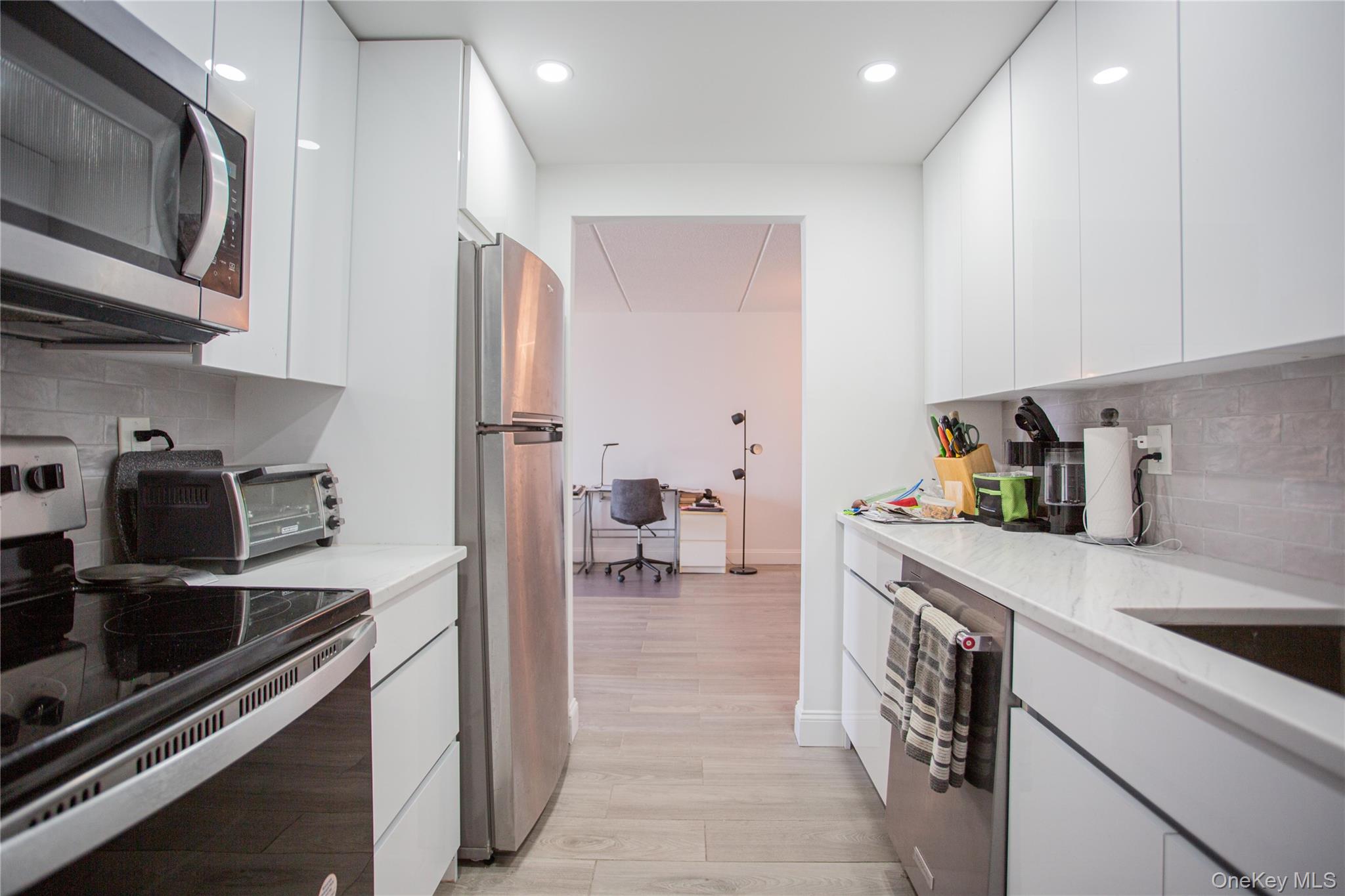 230 W Broadway, Unit 610 photo 15