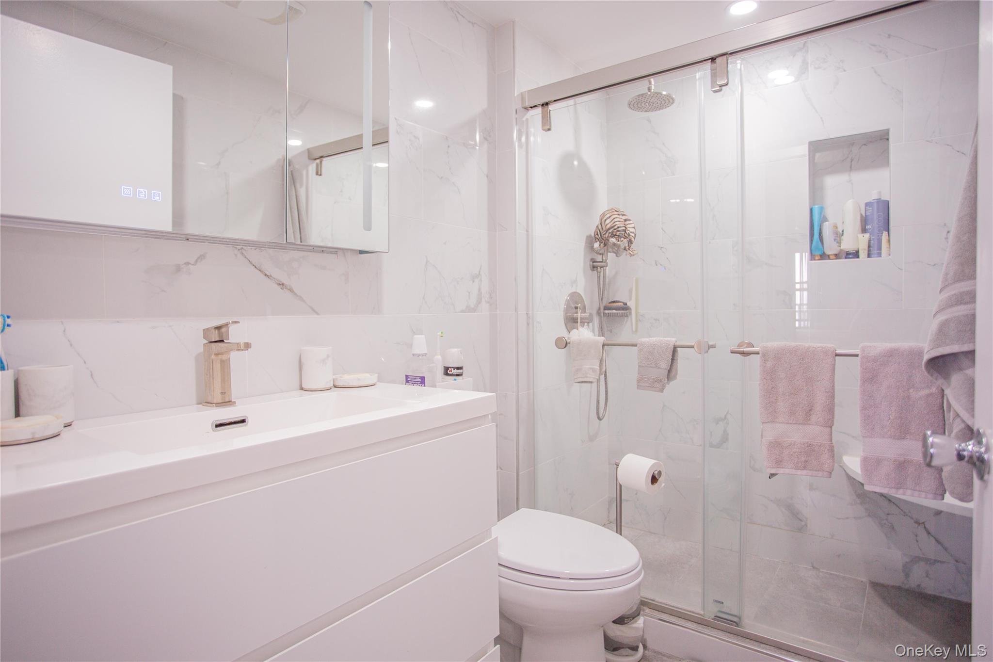 230 W Broadway, Unit 610 photo 24