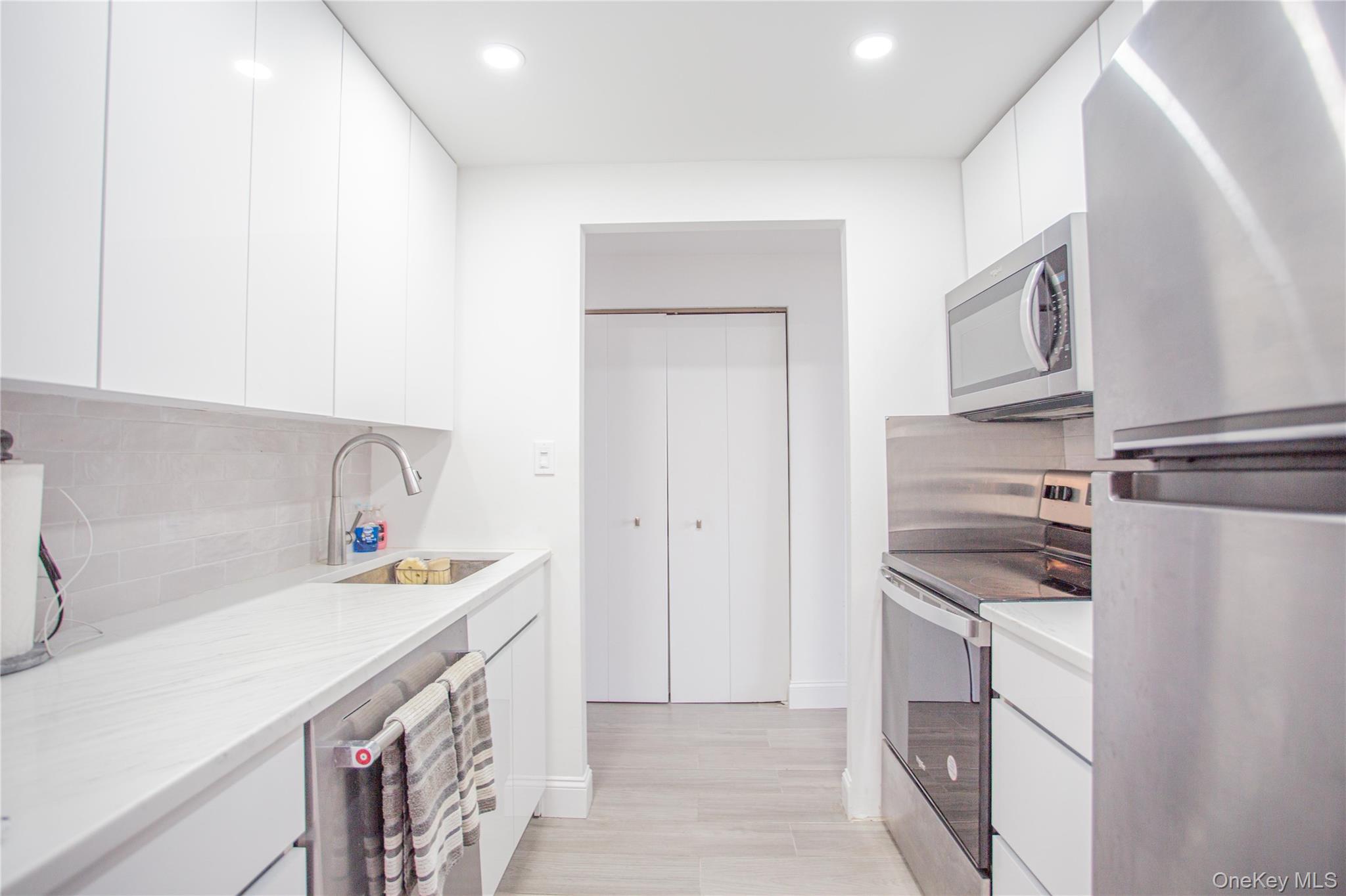 230 W Broadway, Unit 610 photo 13