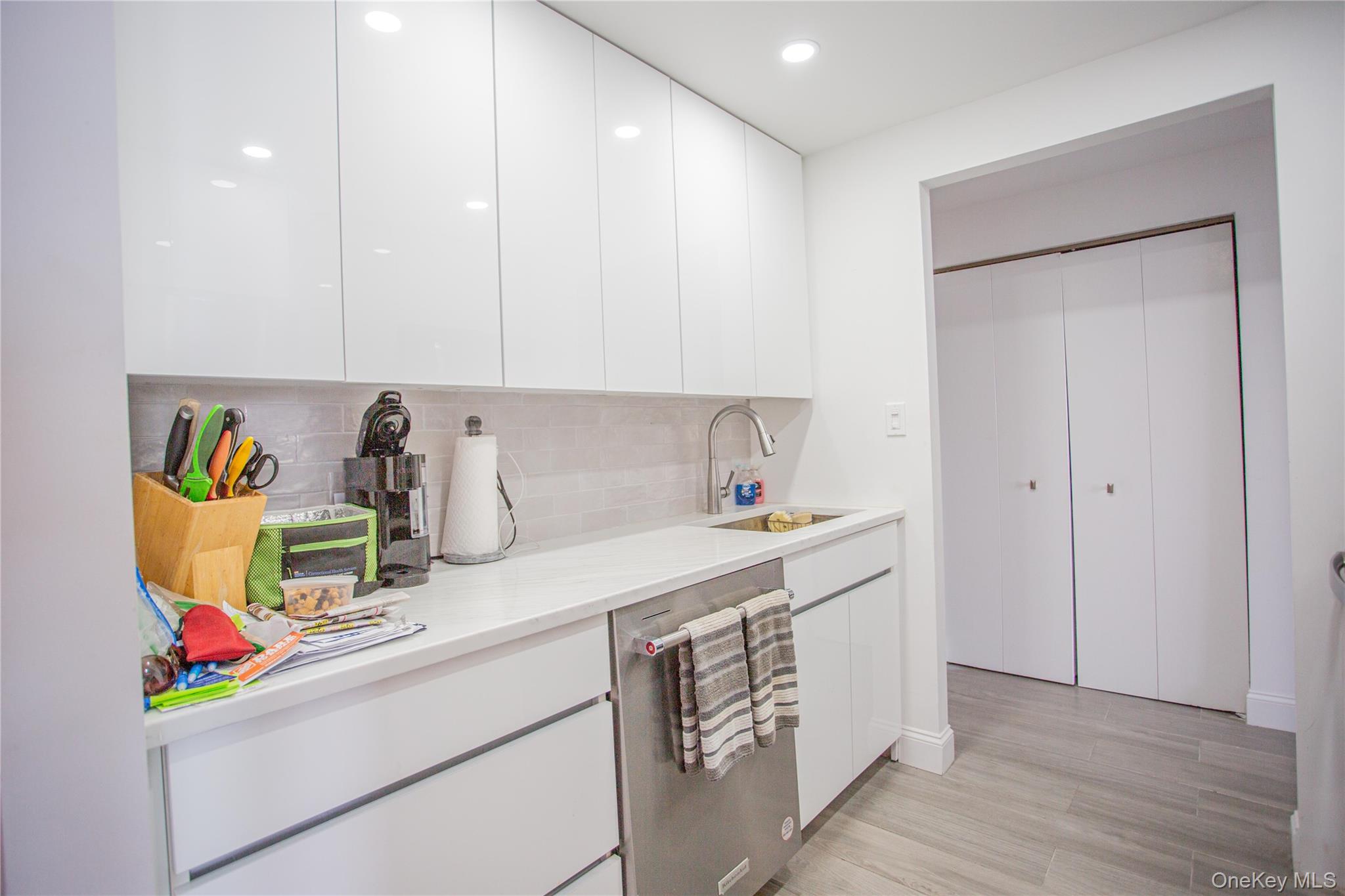 230 W Broadway, Unit 610 photo 14