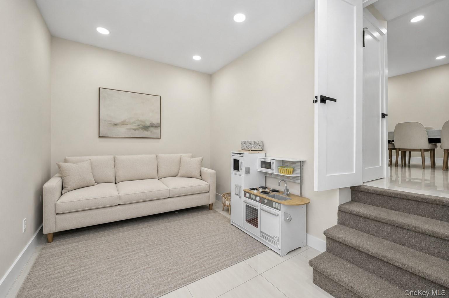 76-37 Vleigh Place – For Sale photo 9