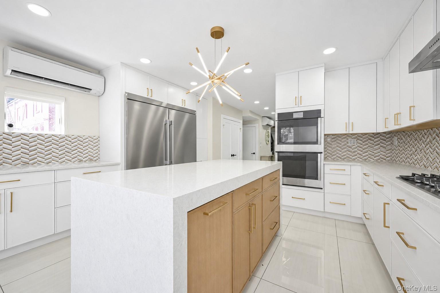 76-37 Vleigh Place – For Sale photo 7