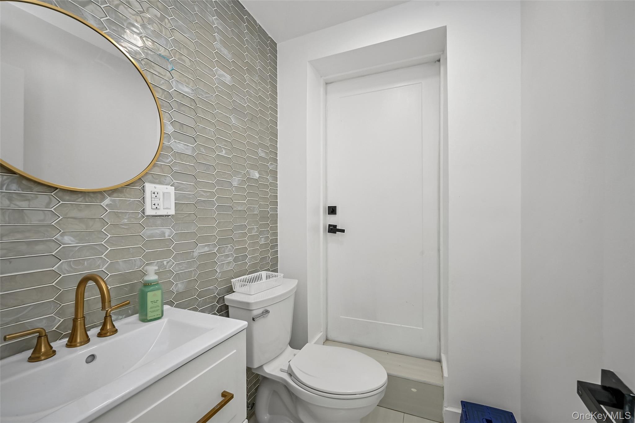 76-37 Vleigh Place – For Sale photo 8