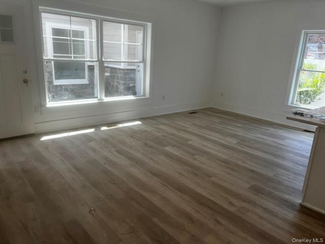700 W Montauk Highway W – For Rent photo 4
