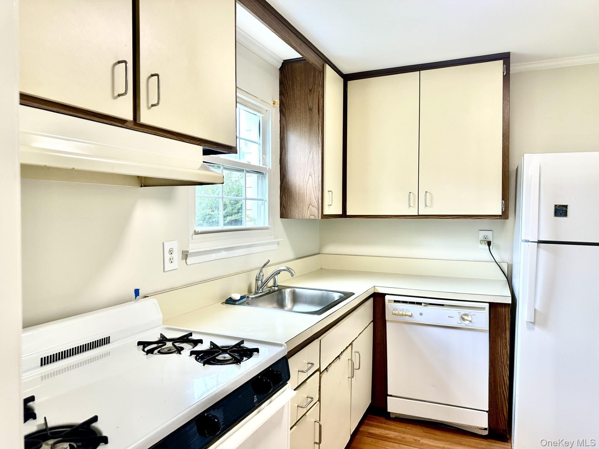 3922 Wilshire Lane, Unit H