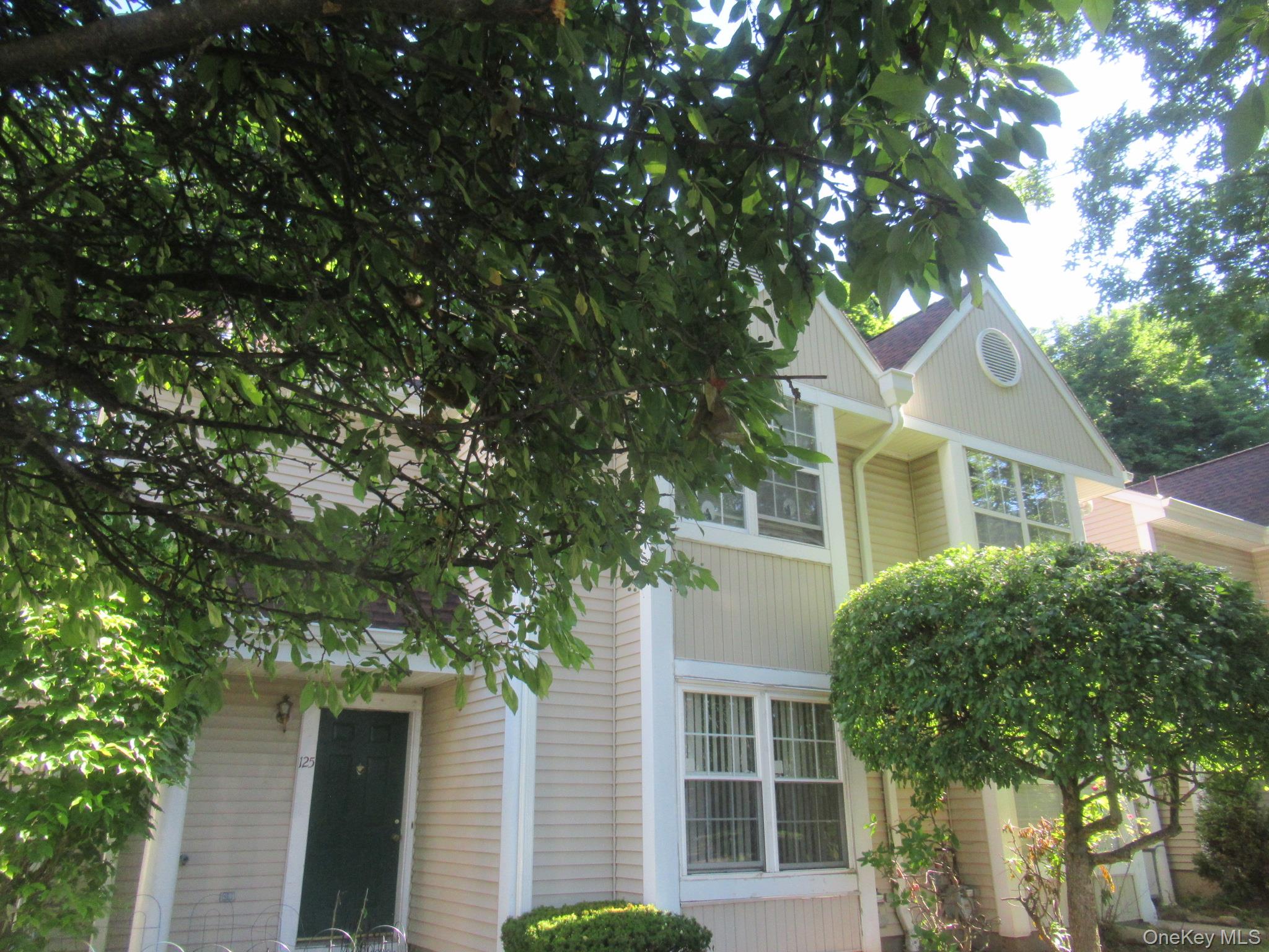 127 Creekside Circle – For Sale photo 4