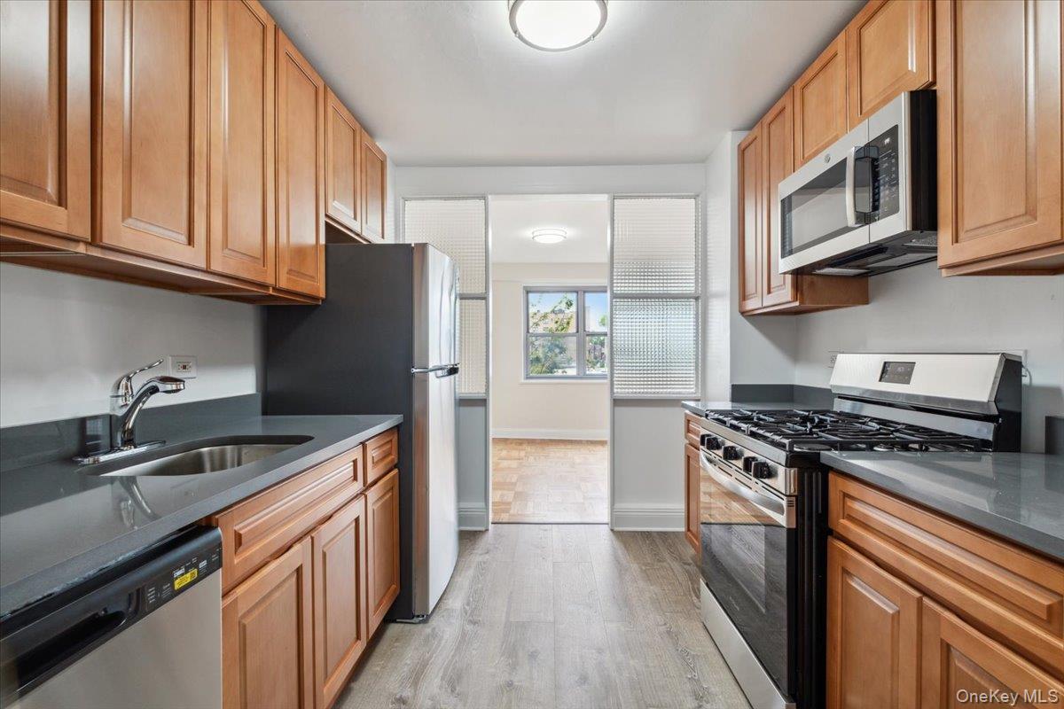 2 Washington Square, Unit 1G photo 8