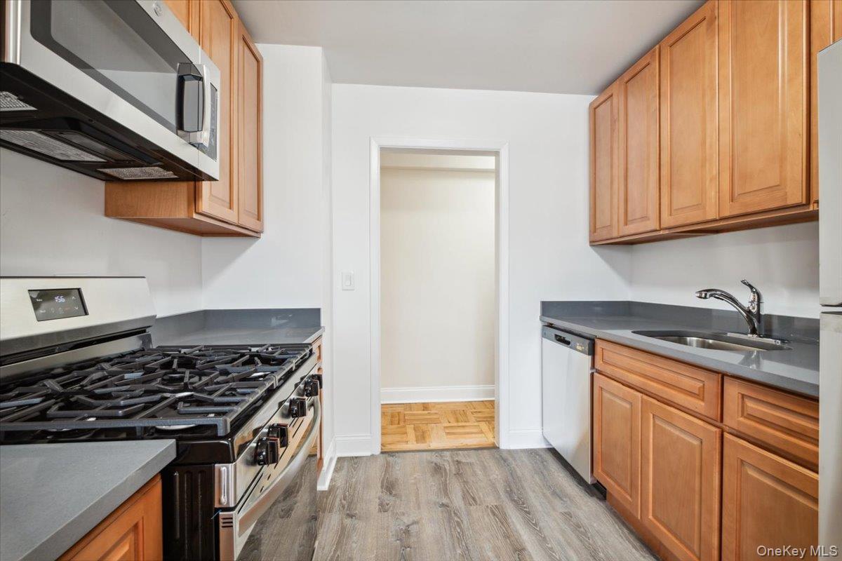 2 Washington Square, Unit 1G photo 9