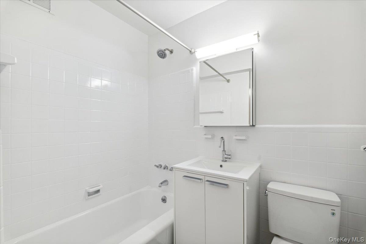 2 Washington Square, Unit 1G photo 12