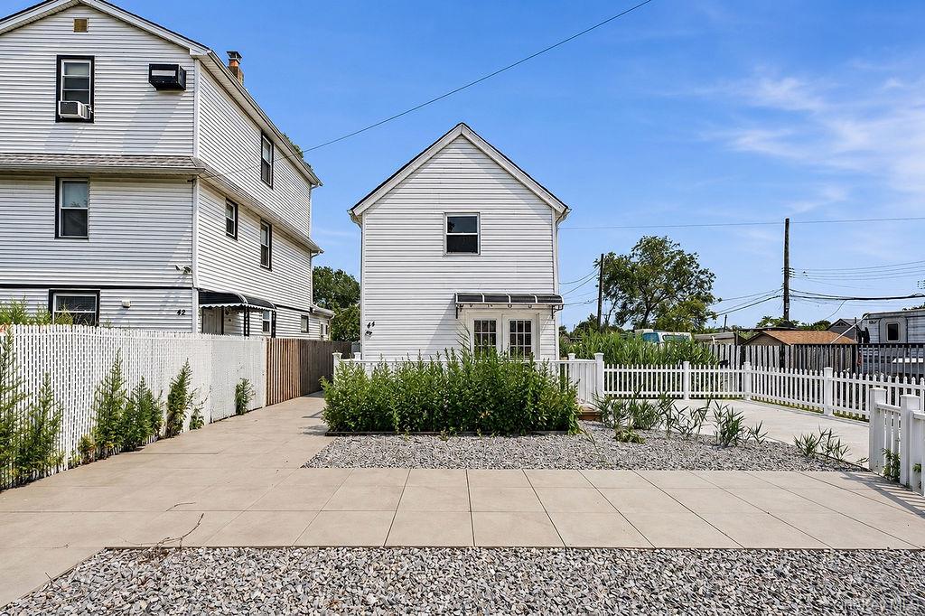 44 Broadway – For Sale