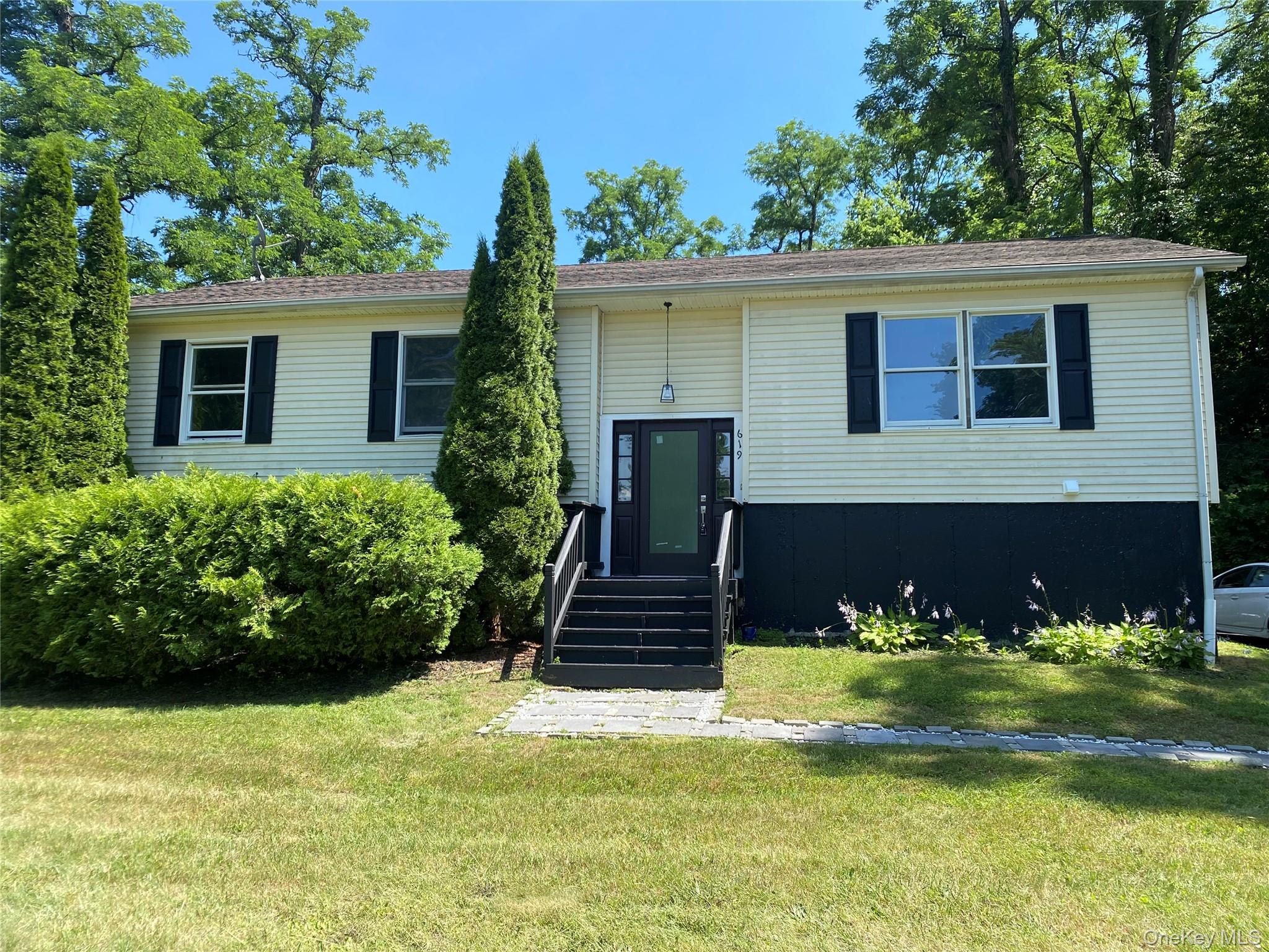 619 Creekside Road – For Sale