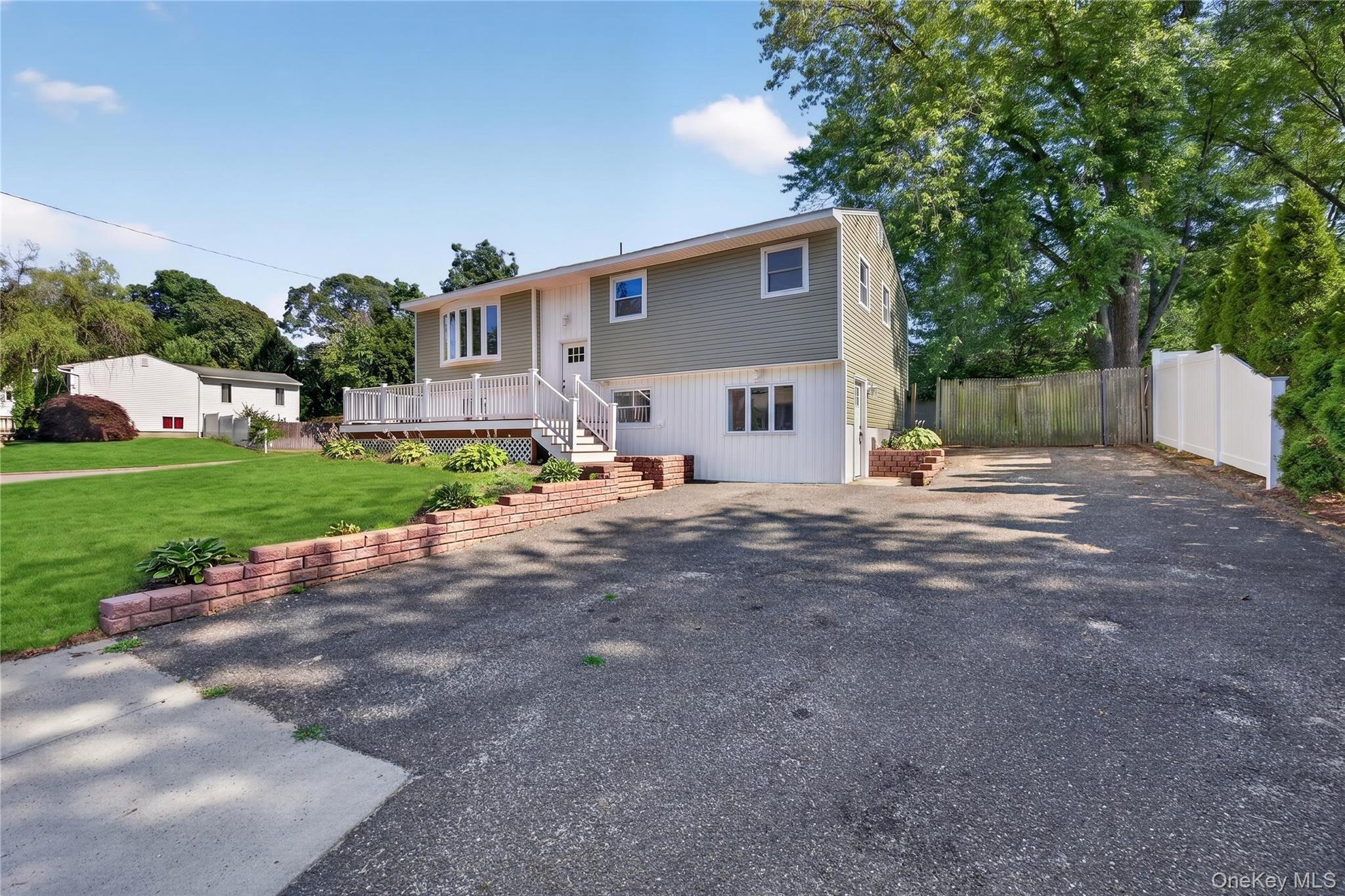 42 Crestwood Lane – For Sale photo 2