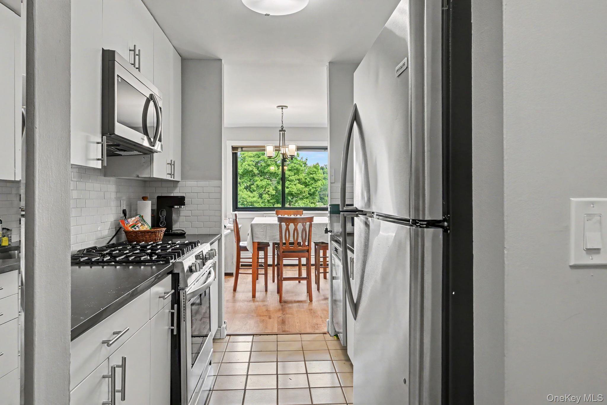 352 Central Park Avenue, Unit D11 photo 6
