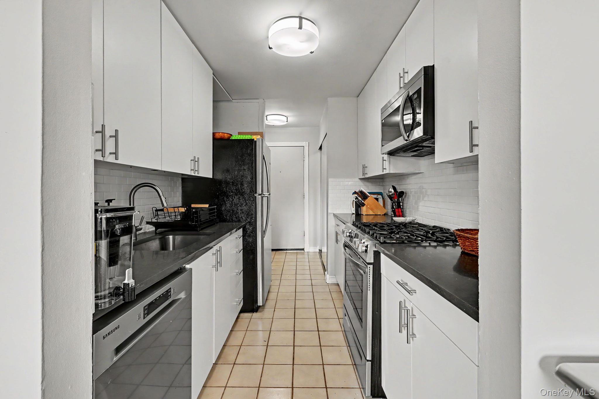 352 Central Park Avenue, Unit D11 photo 3