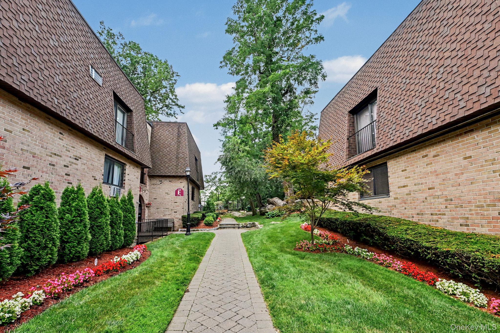 352 Central Park Avenue, Unit D11 photo 32