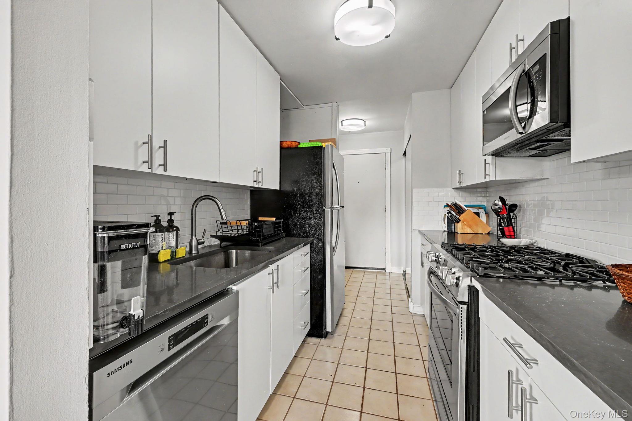 352 Central Park Avenue, Unit D11 photo 4