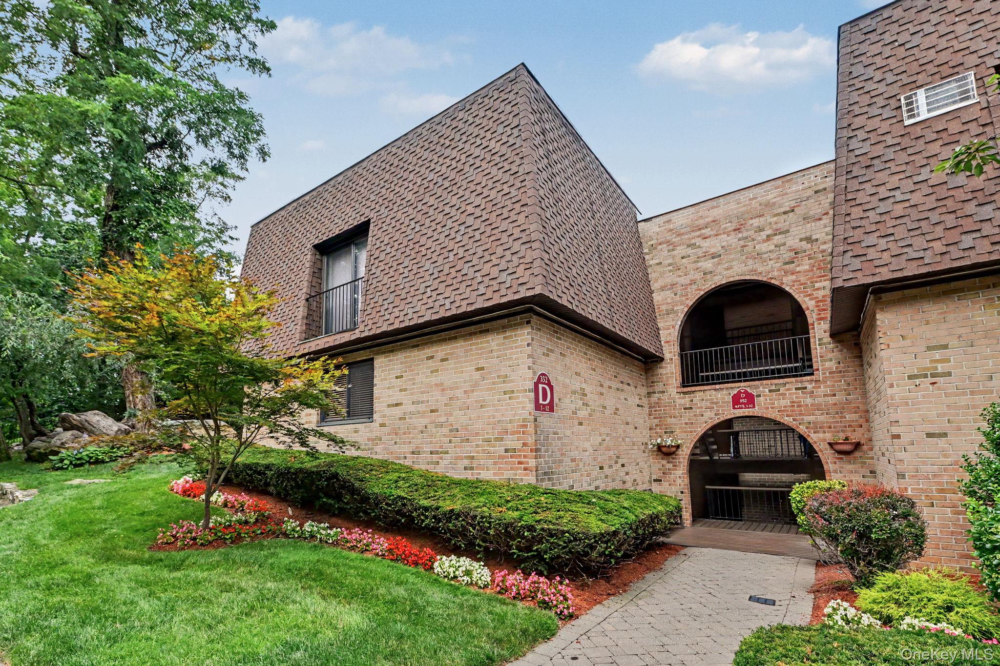352 Central Park Avenue, Unit D11
