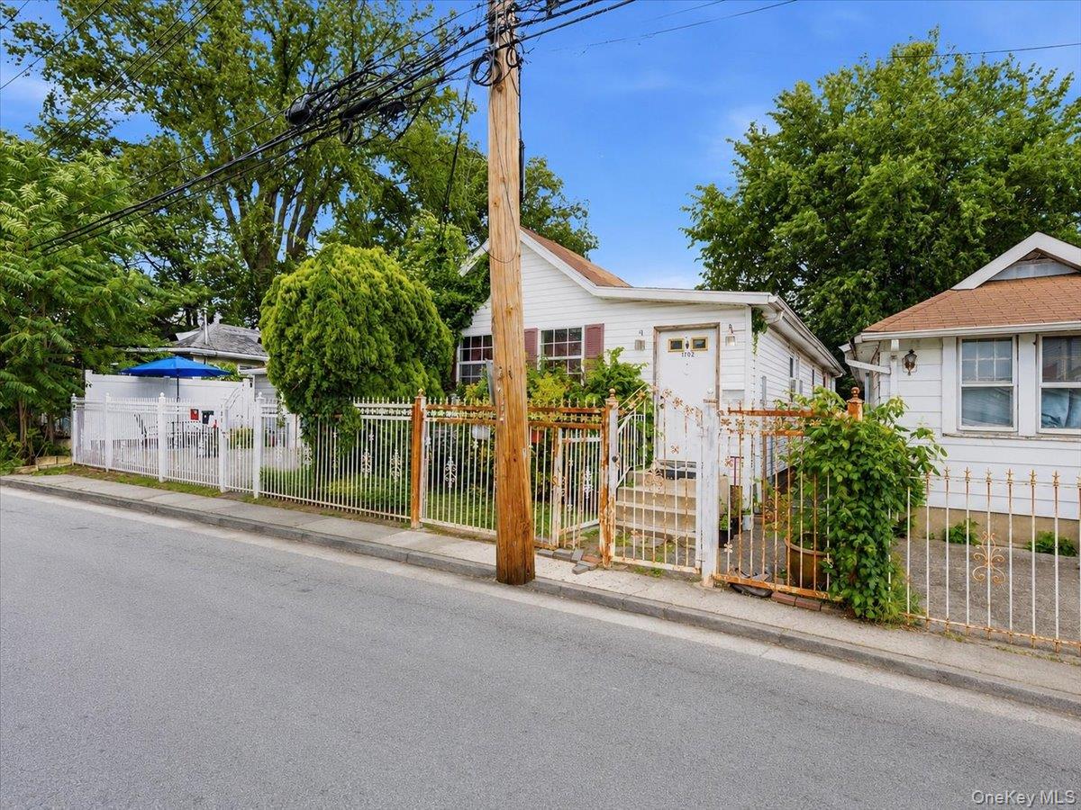 1202 Harding Park – For Sale
