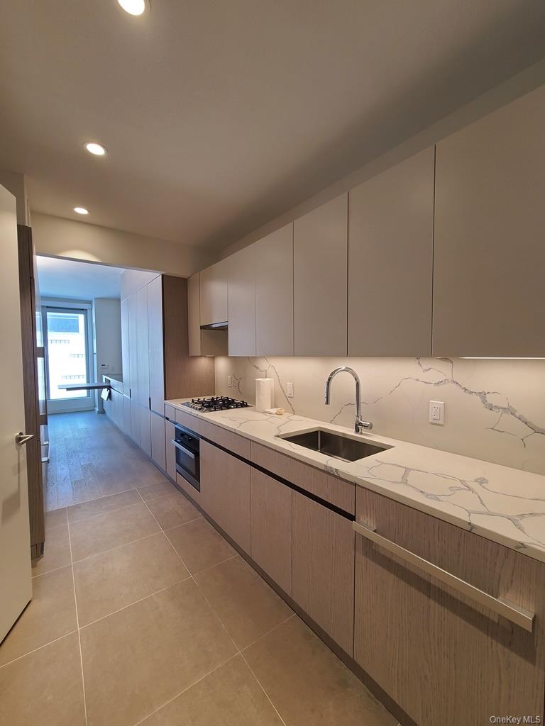 133-27 39th Avenue, Unit 10B photo 2