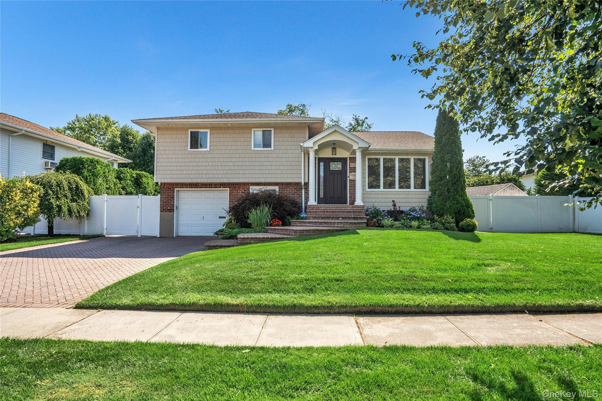 109 Plymouth Road – For Sale