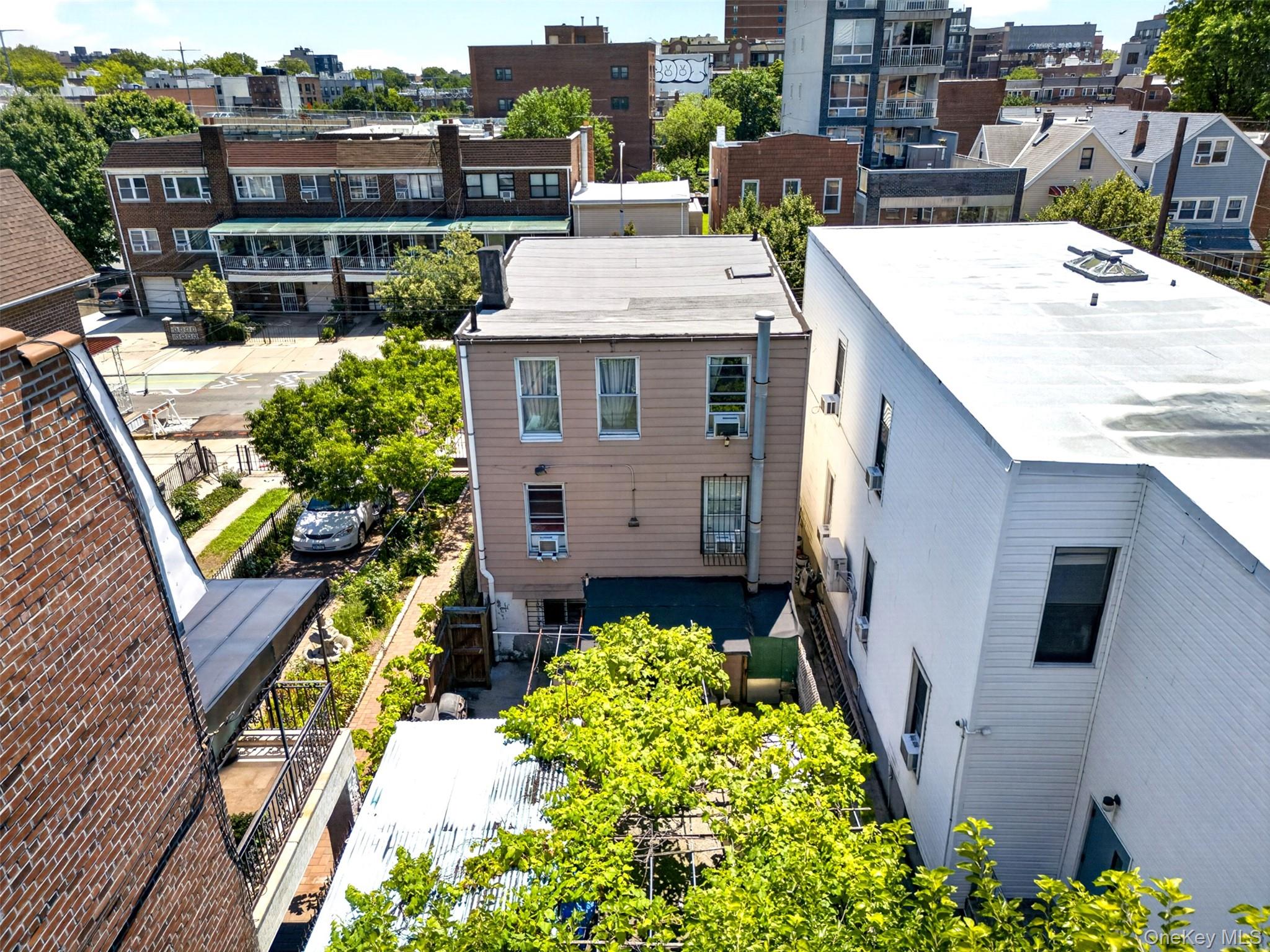 25-14 Crescent Street – For Sale photo 5