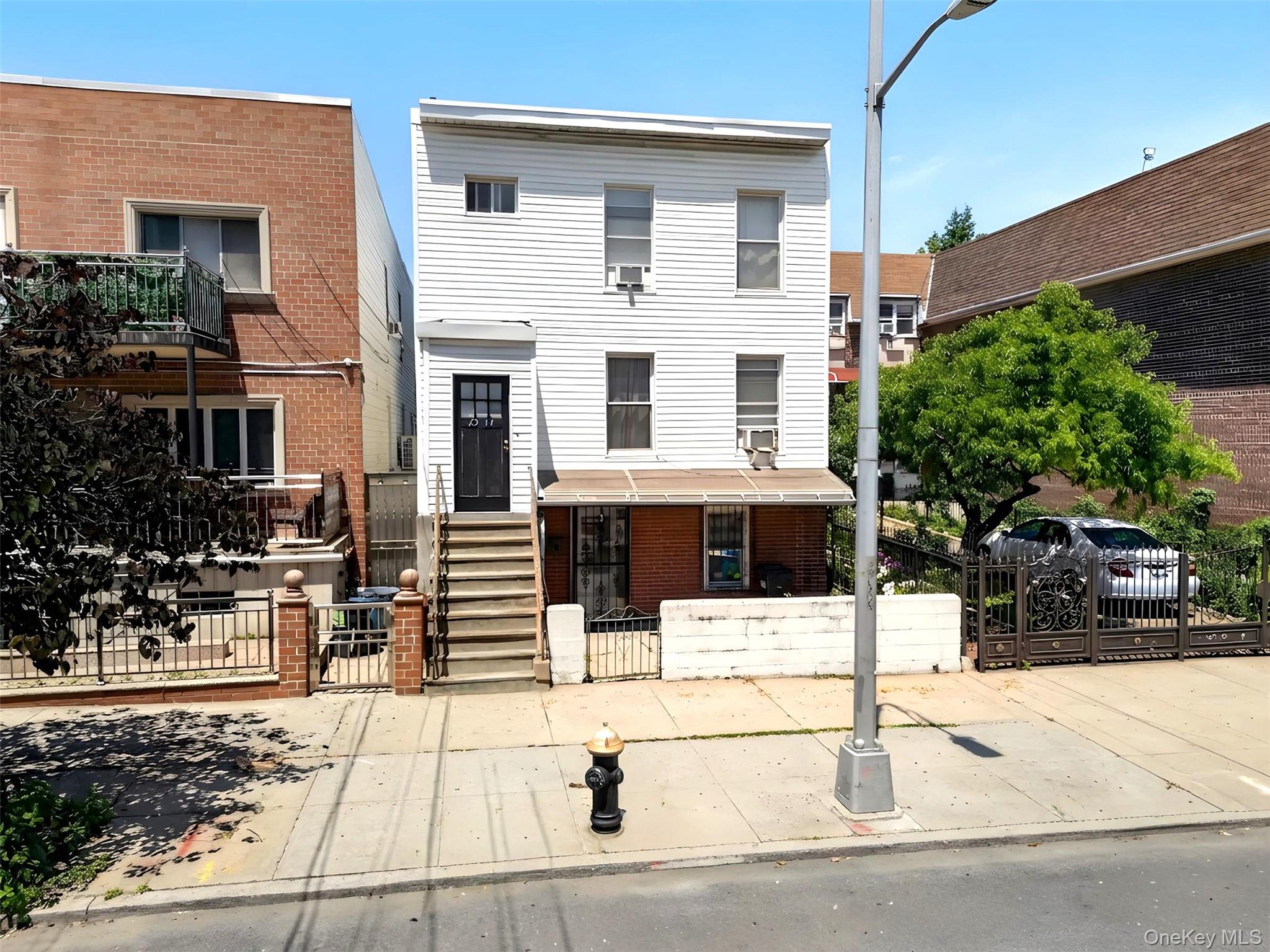 25-14 Crescent Street – For Sale photo 4