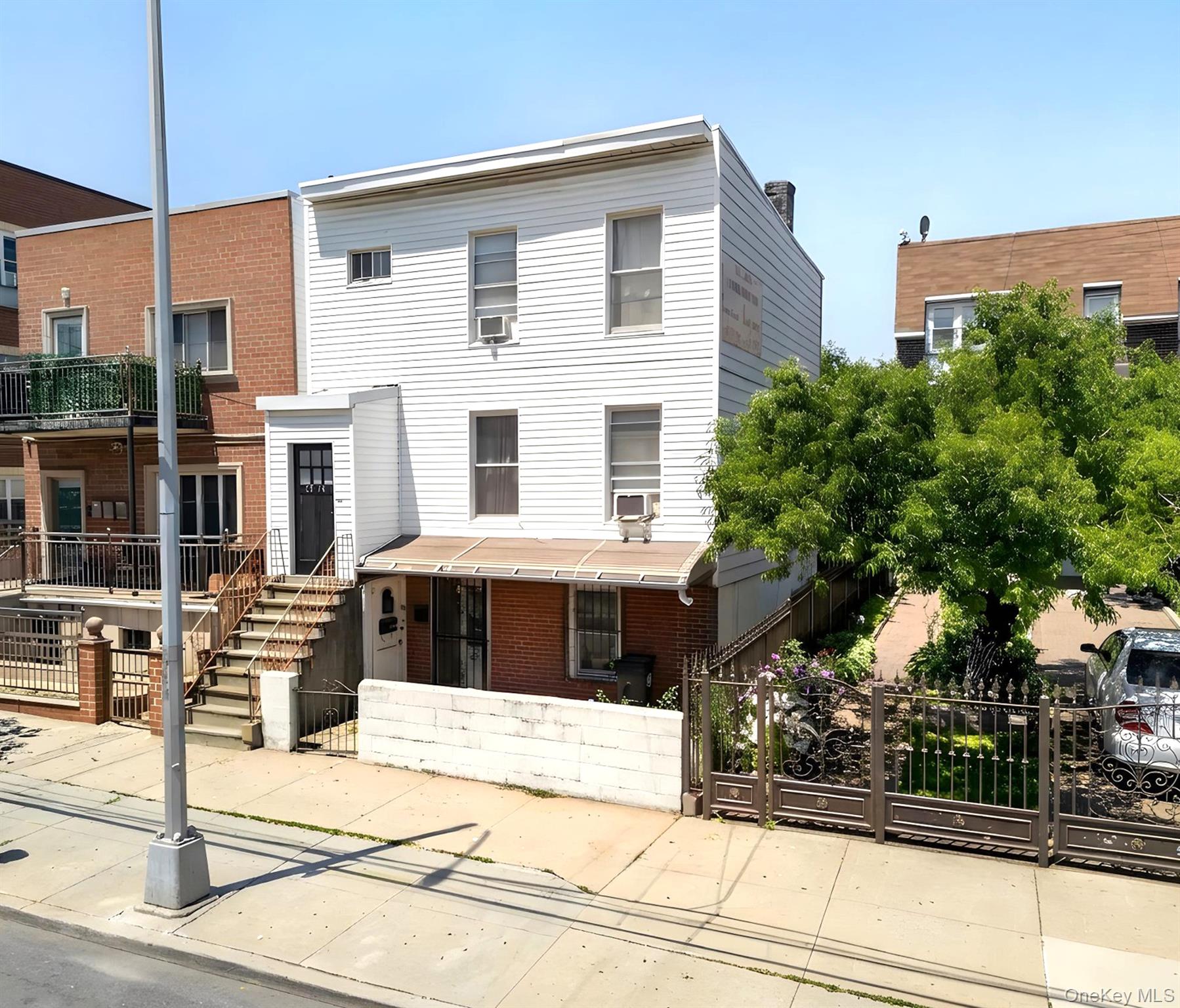 25-14 Crescent Street – For Sale photo 2