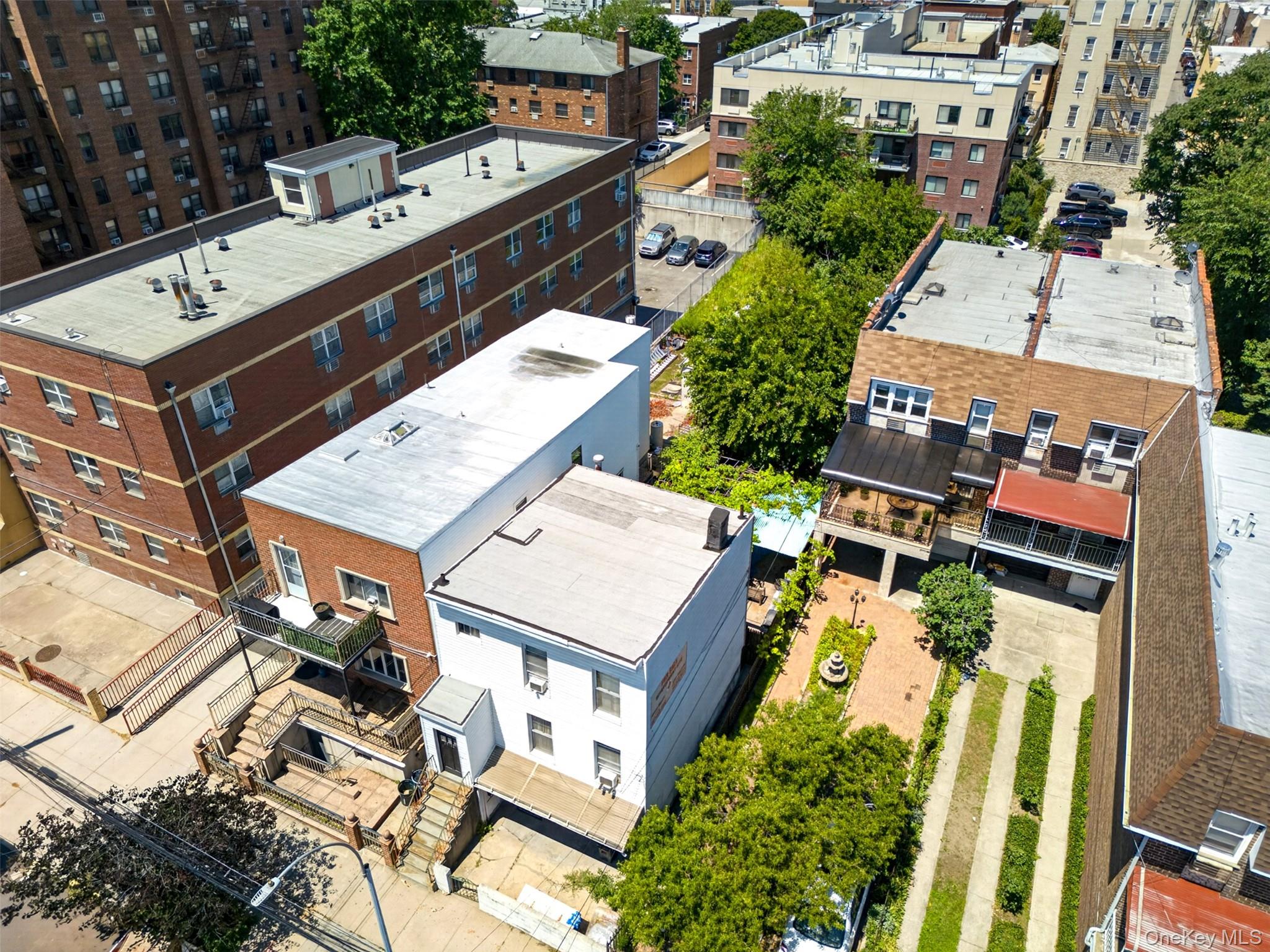 25-14 Crescent Street – For Sale photo 3
