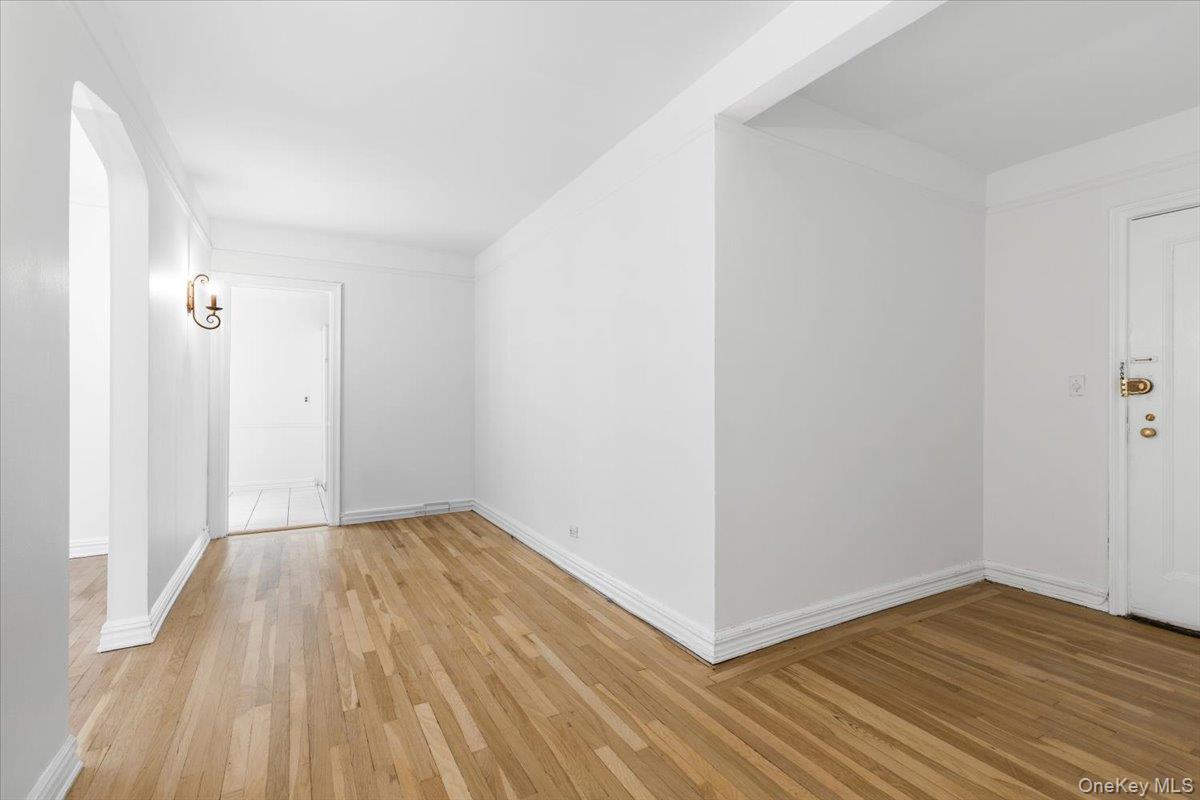 250 Bronxville Road, Unit 4H photo 3
