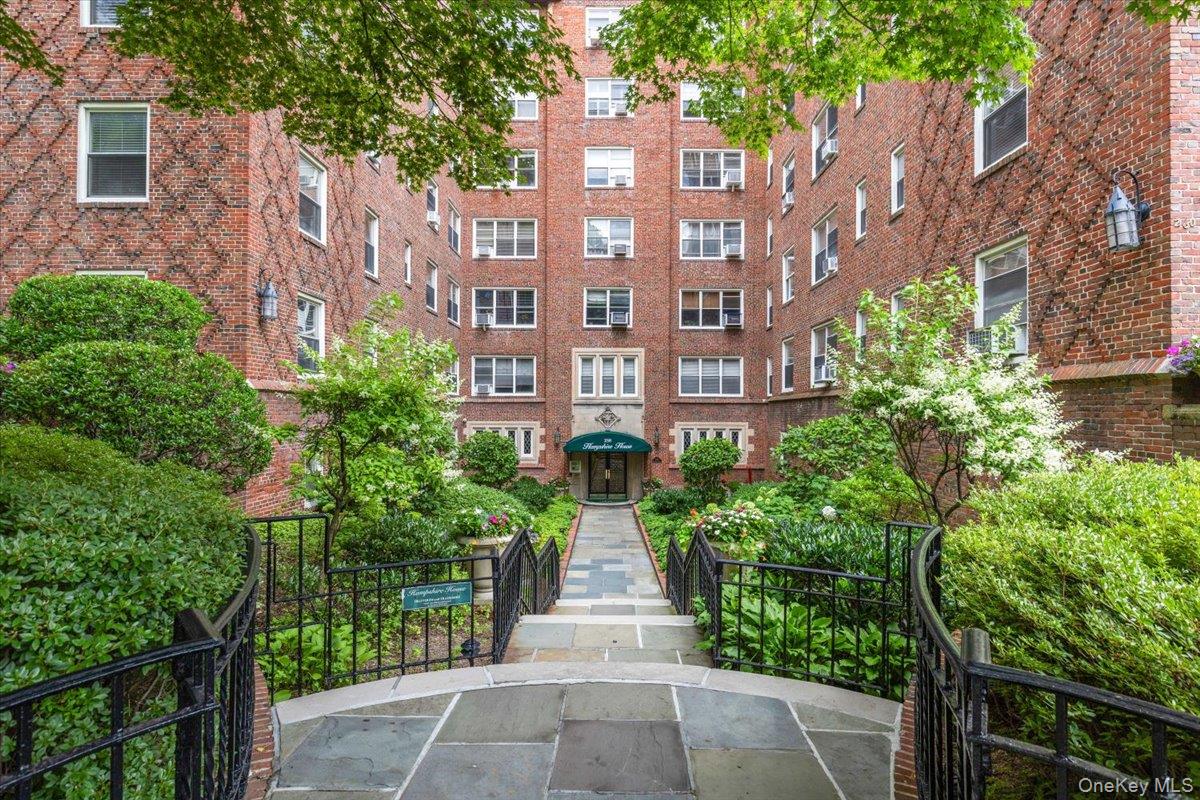 250 Bronxville Road, Unit 4H