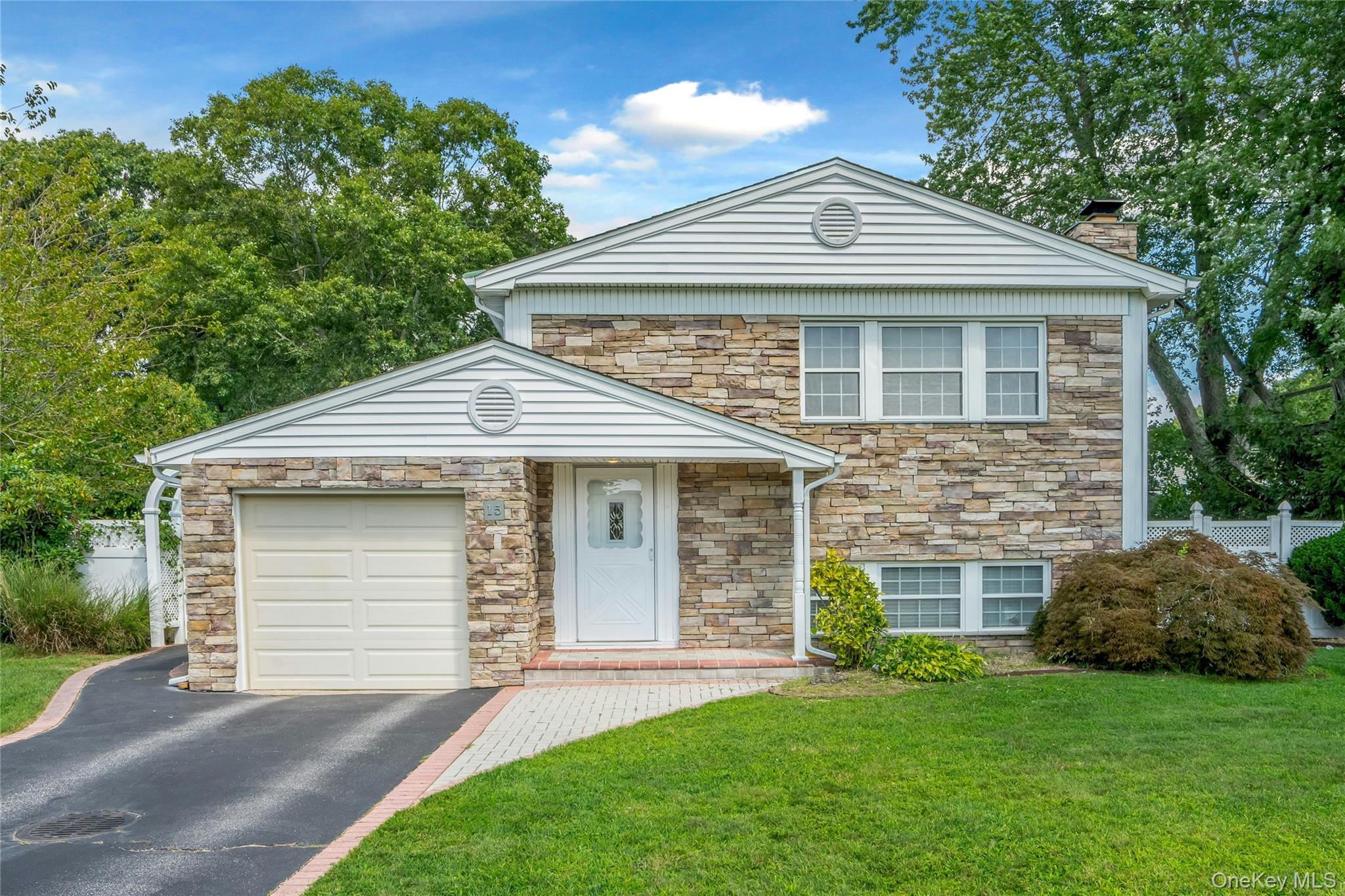 15 Greenbrier Lane – For Sale photo 2