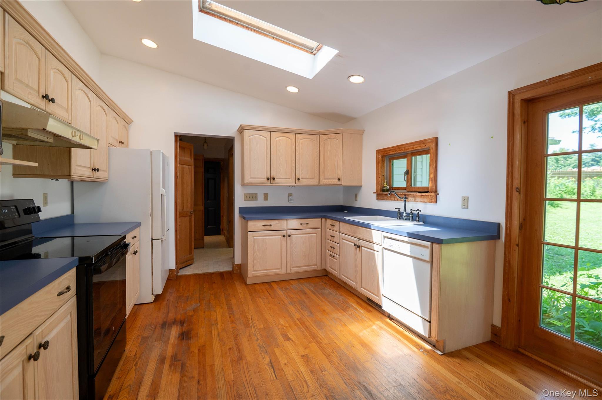 1402 Albany Avenue – For Sale photo 14