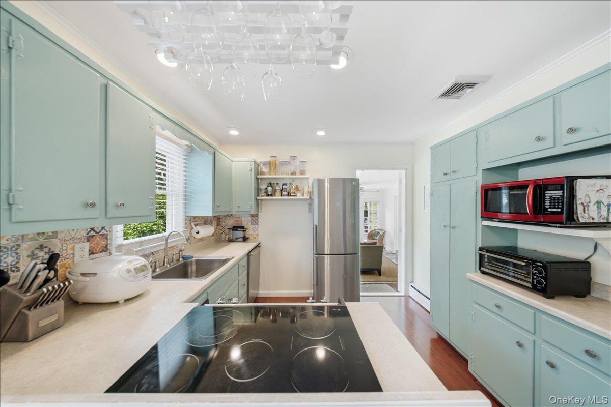 10 Graham Road – For Sale photo 19
