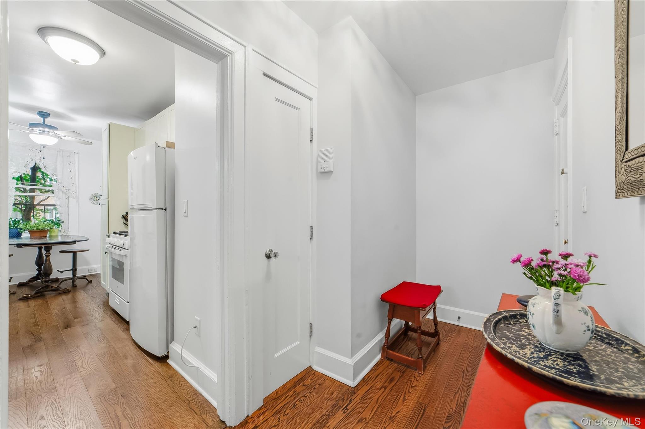 294 Bronxville Road, Unit 1F photo 12