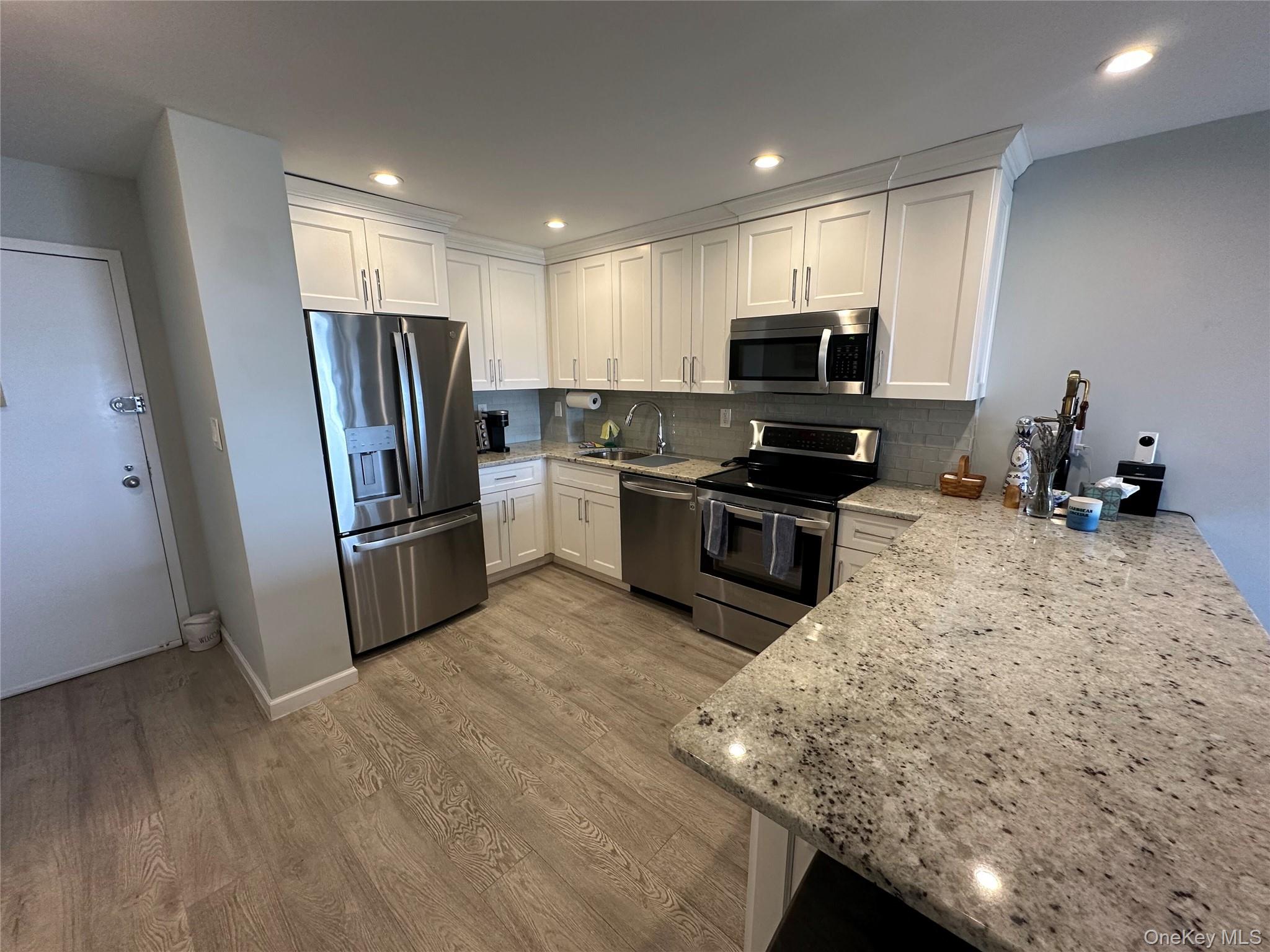 360 Shore Road, Unit 8H photo 4