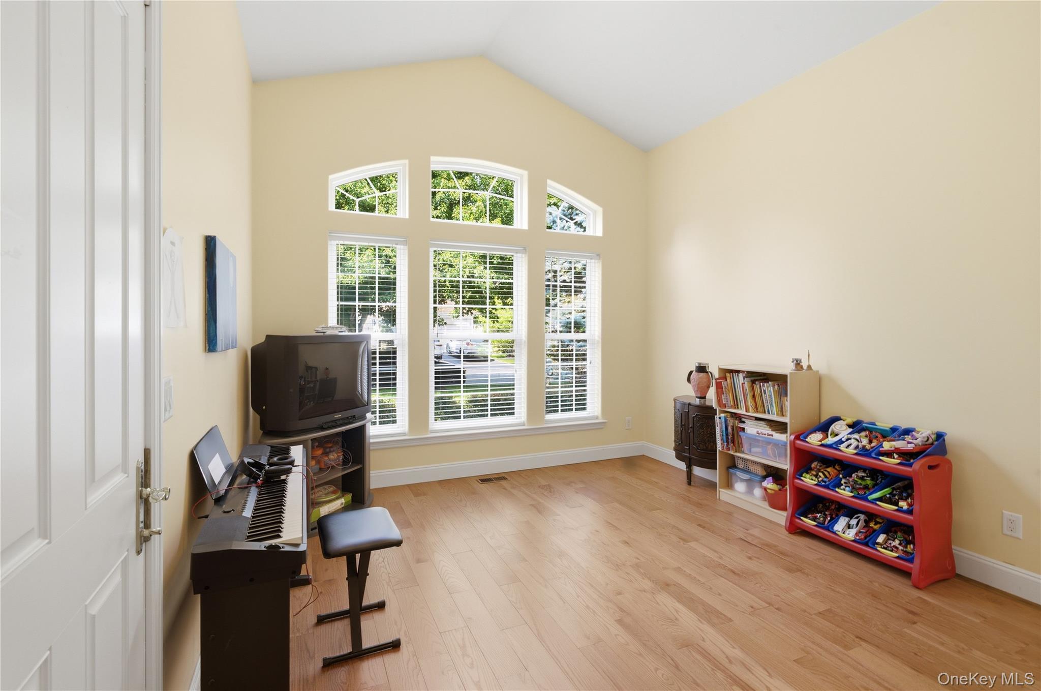 35 Monterrey Drive – For Sale photo 4
