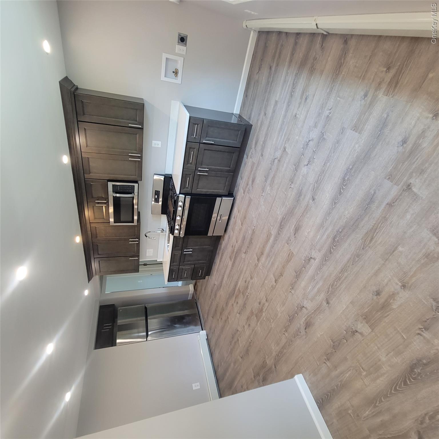 23 Tuthill Street, Unit 2nd Floor photo 4