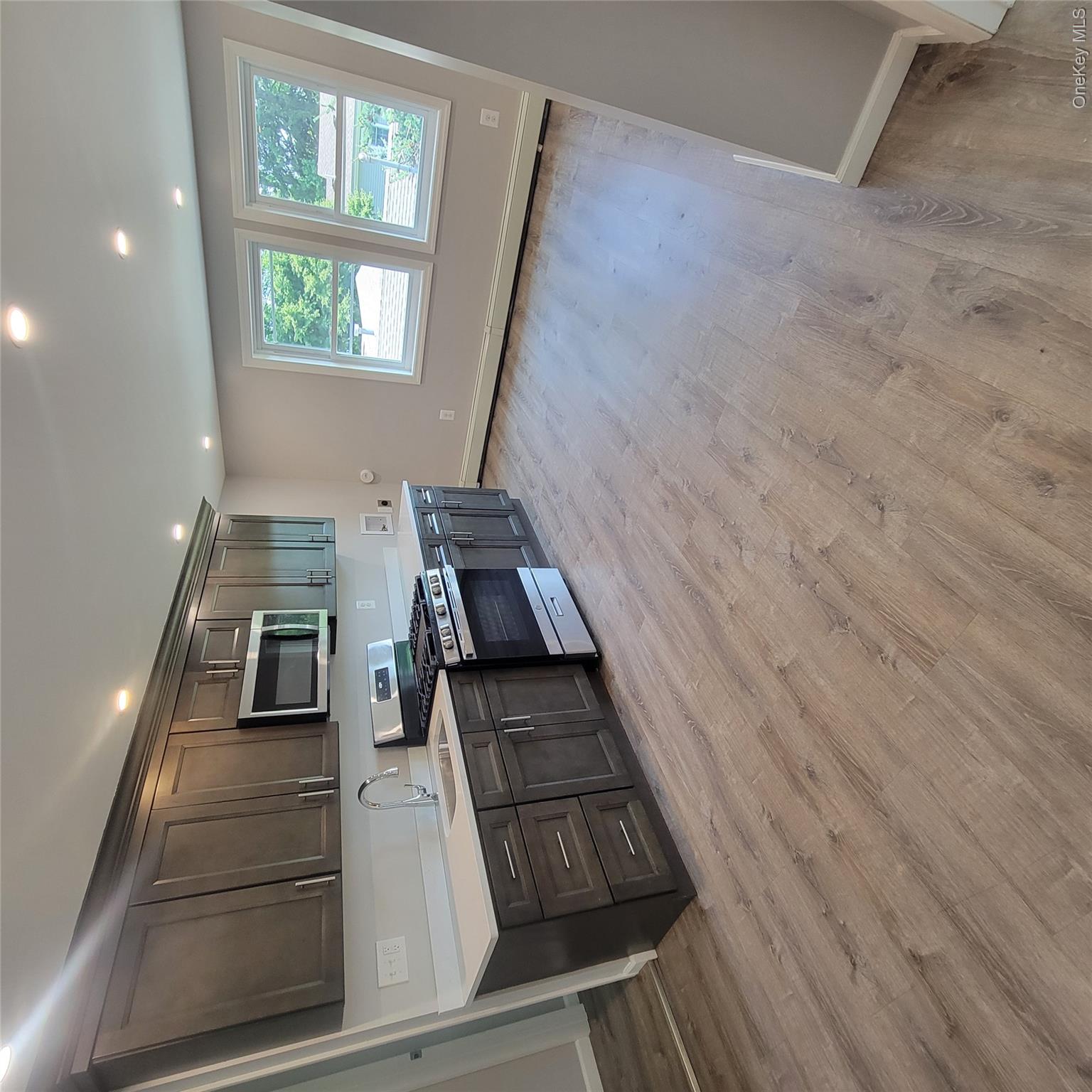 23 Tuthill Street, Unit 2nd Floor photo 3
