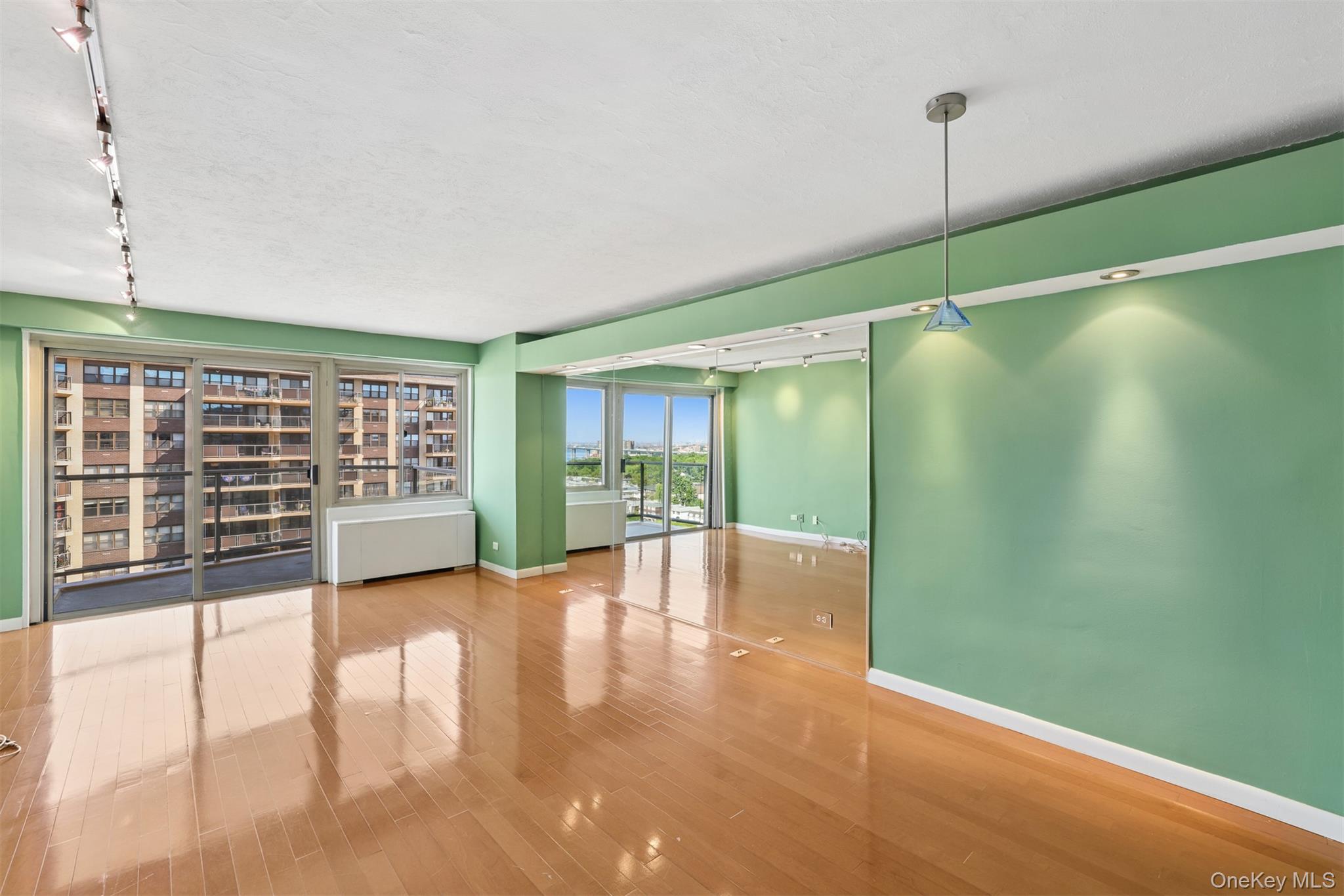 18-15 215th Street, Unit 15L photo 2