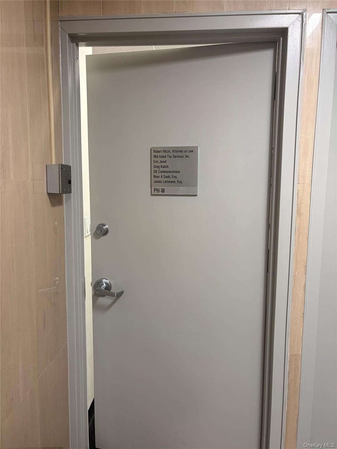 380 N Broadway, Unit PH-W photo 2