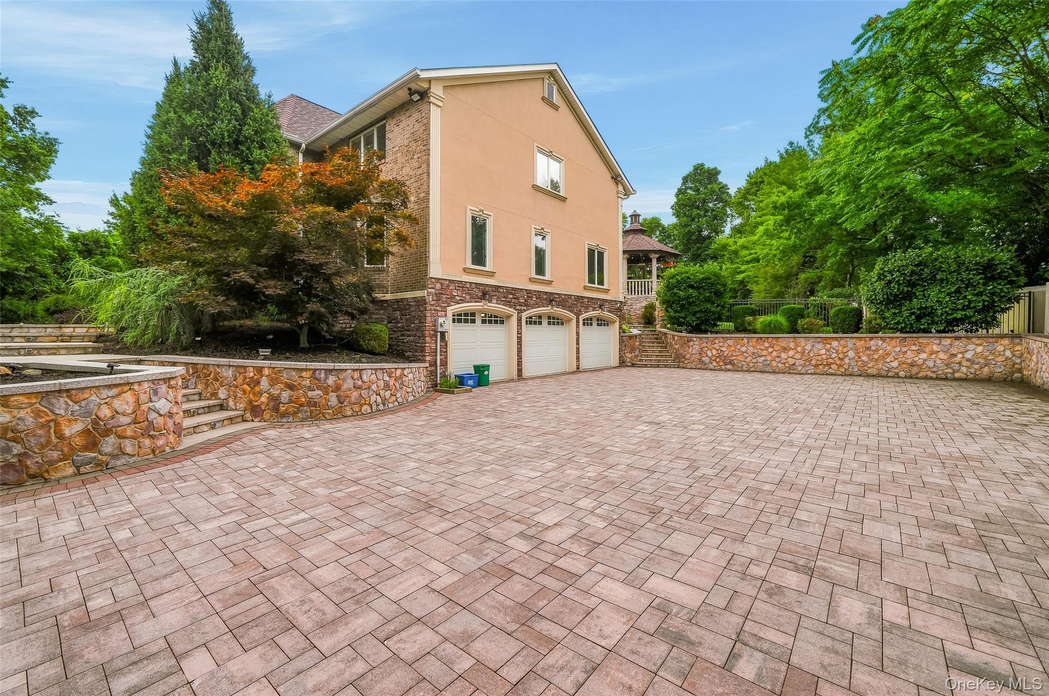 10 Deforest Court – For Sale photo 4
