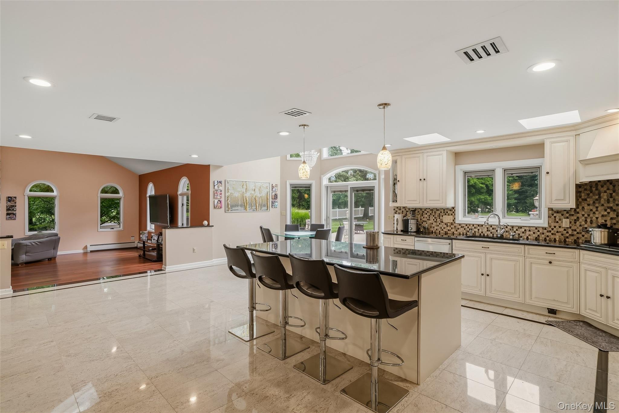 10 Deforest Court – For Sale photo 8