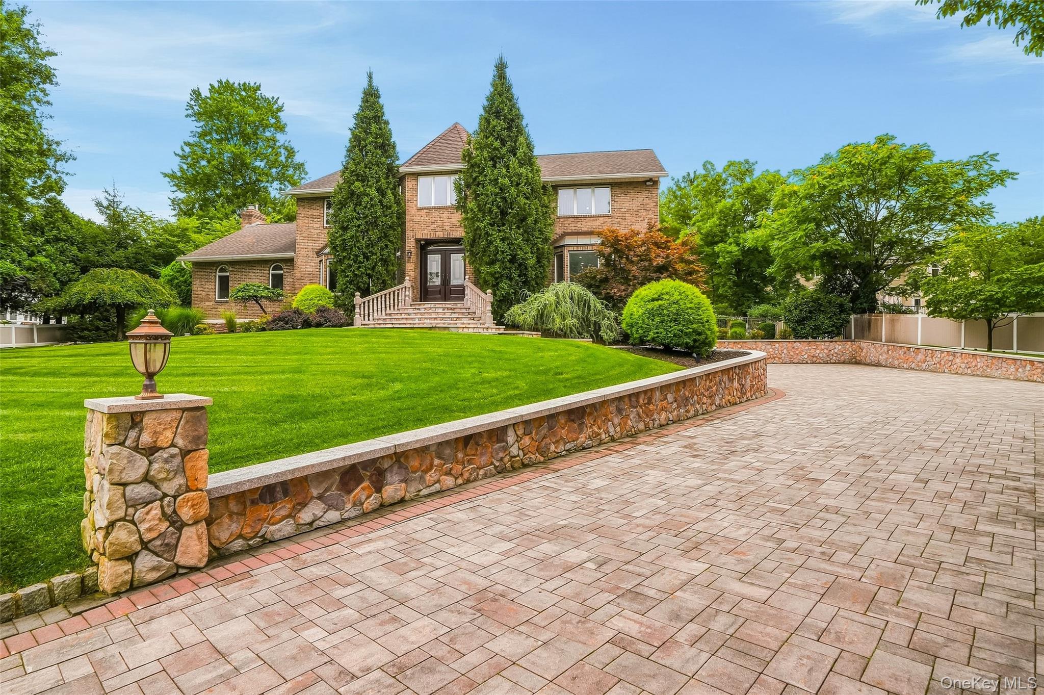 10 Deforest Court – For Sale photo 3