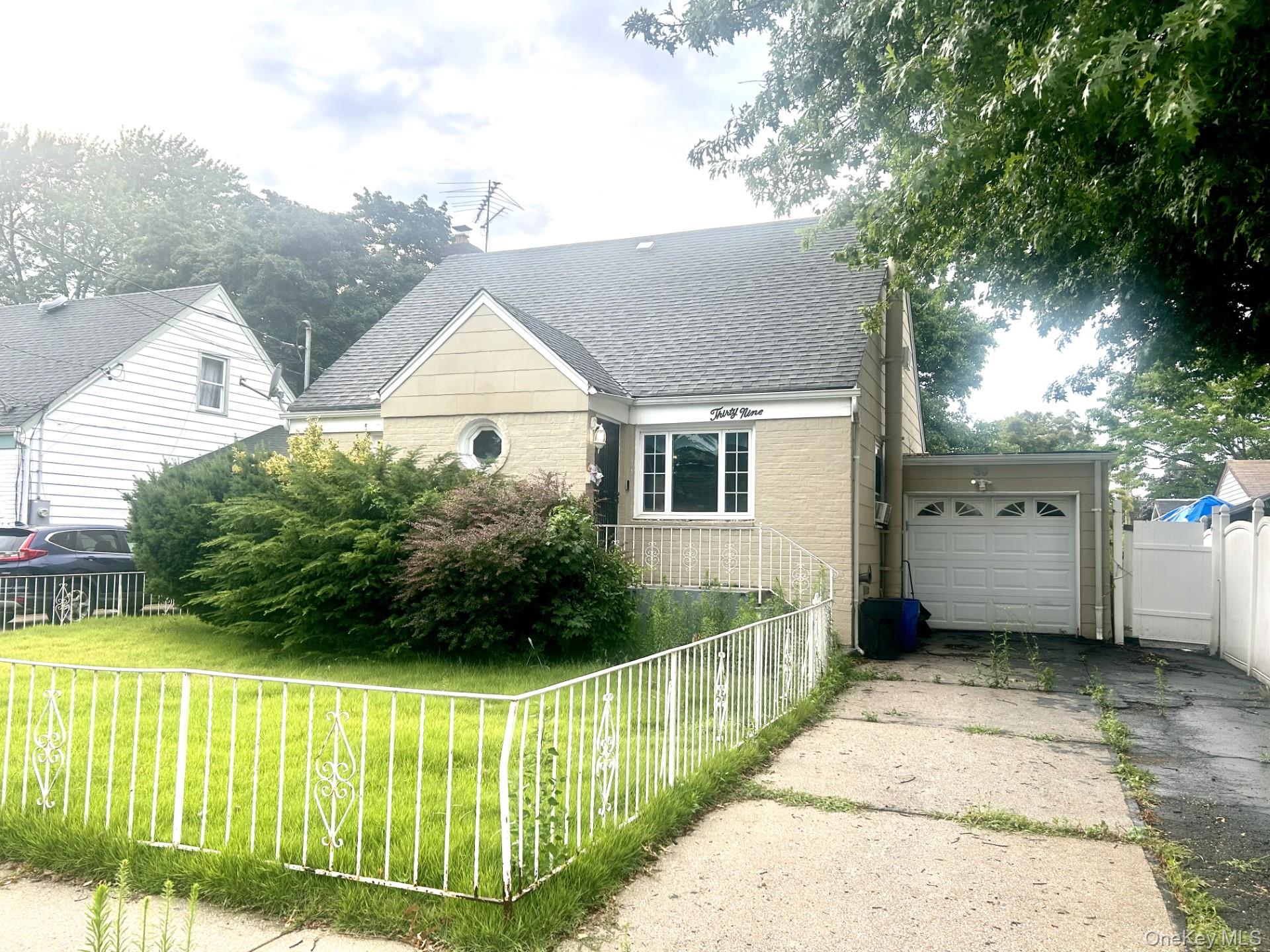 39 Harold Avenue – For Sale