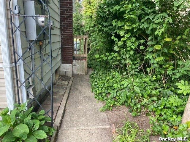 31 Brightwaters Drive, Unit B photo 4