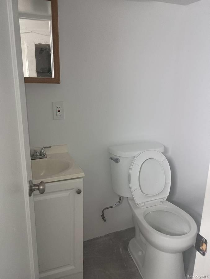 5616 Woodside Avenue – For Rent photo 6