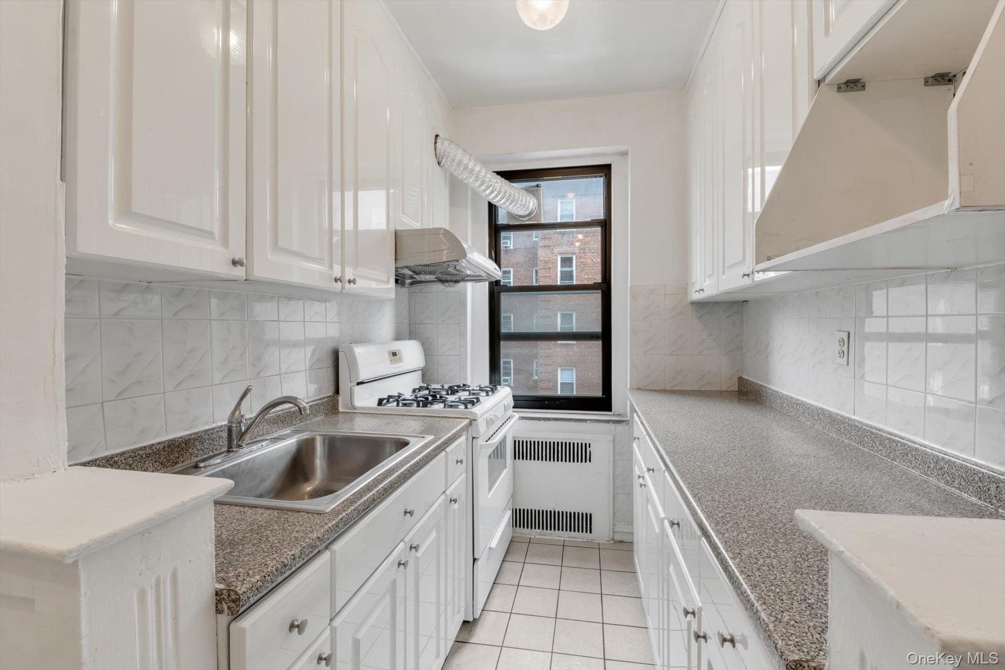 96-11 65 Road, Unit 305 photo 3